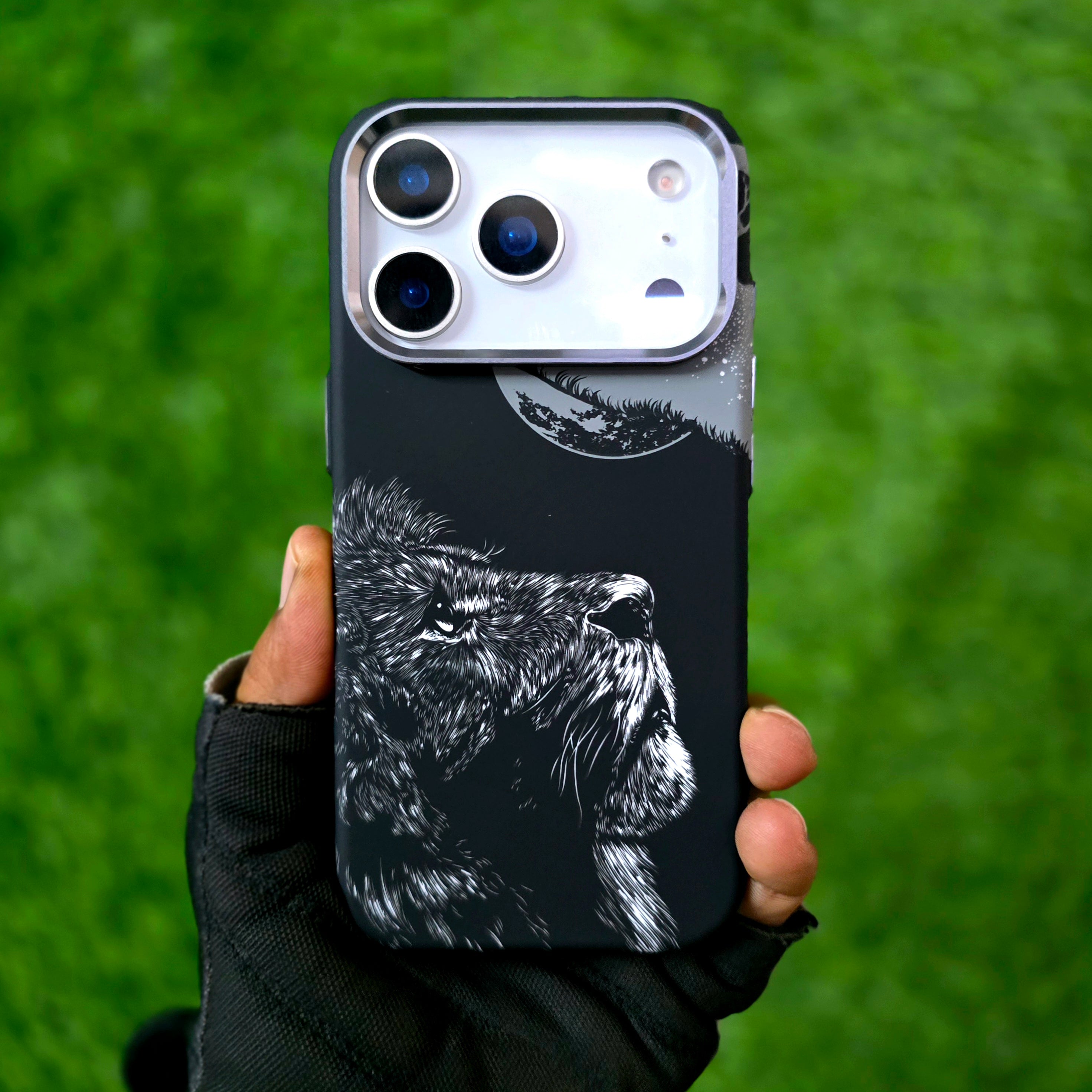 iPhone 17 Pro Max Slim 0.8mm Embossed "Lion Looking Sky" Cover with Magsafe - Lion